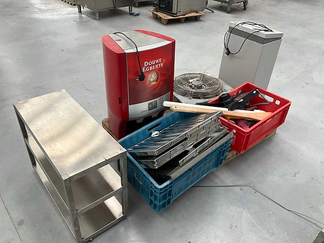 Douwe egberts koffie- & espressomachines + diverse keukengerei - afbeelding 2 van  5