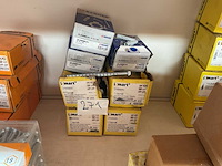 Dozen beton bouten en pluggen - afbeelding 1 van  4