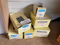 Dozen bouten nagels en oog bouten - afbeelding 1 van  6