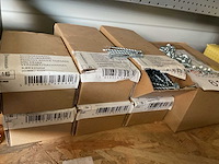 Dozen gedraaide nagels en hout moeren - afbeelding 6 van  6