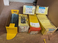 Dozen houtbouten en moeren - afbeelding 1 van  6