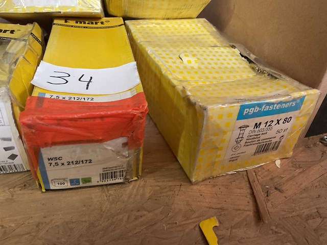 Dozen houtbouten en moeren - afbeelding 4 van  6