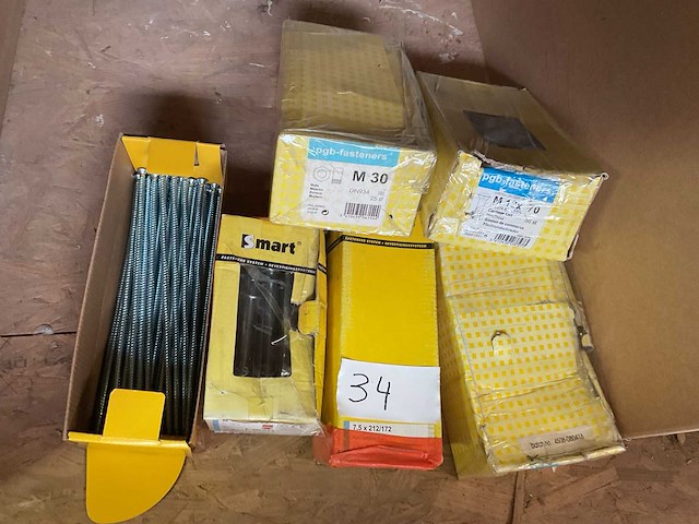 Dozen houtbouten en moeren - afbeelding 6 van  6