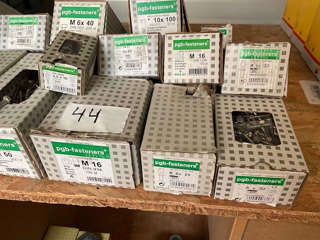 Dozen inox houtbouten en moeren - afbeelding 2 van  7