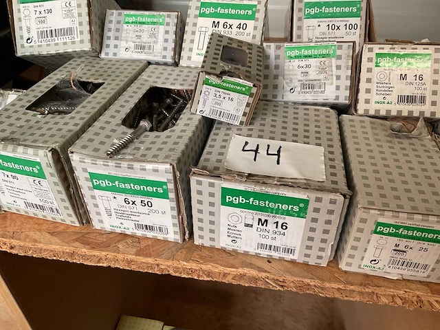 Dozen inox houtbouten en moeren - afbeelding 3 van  7