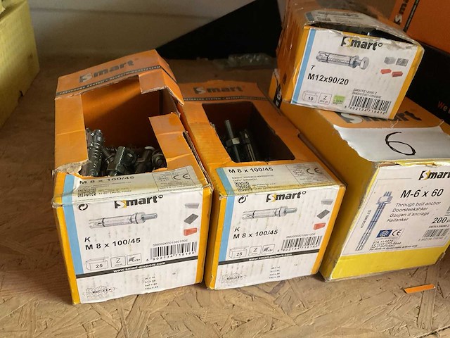 Dozen met anker bouten - afbeelding 2 van  7