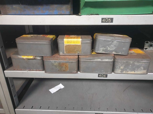 Dozen met calciumcarbide ampullen (7x) - afbeelding 1 van  7