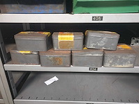 Dozen met calciumcarbide ampullen (7x) - afbeelding 1 van  7