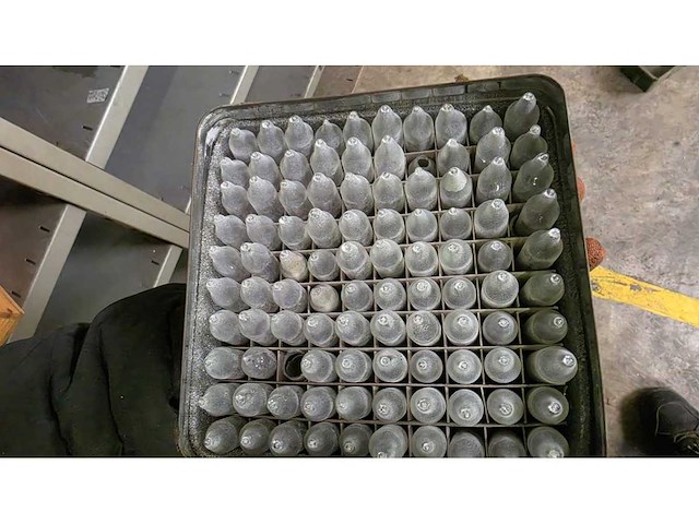Dozen met calciumcarbide ampullen (7x) - afbeelding 2 van  7