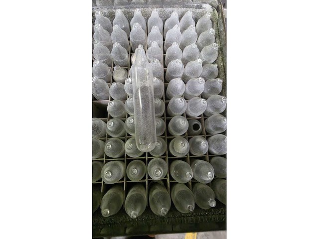 Dozen met calciumcarbide ampullen (7x) - afbeelding 3 van  7