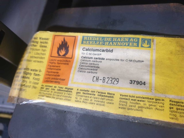 Dozen met calciumcarbide ampullen (7x) - afbeelding 5 van  7