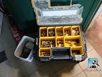 Dozen met sanitairverbindingsstukken