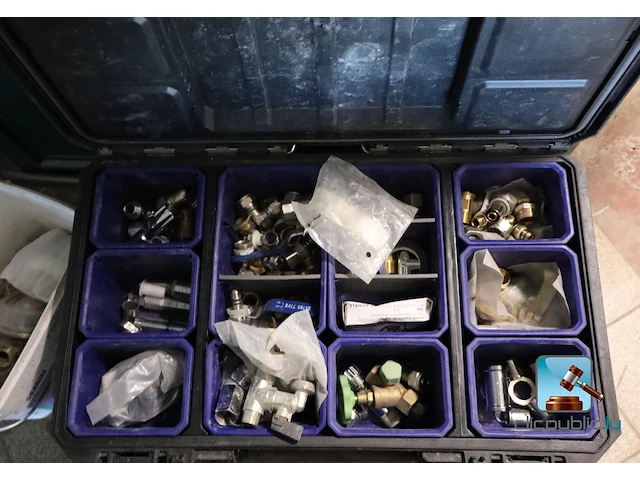 Dozen met sanitairverbindingsstukken - afbeelding 4 van  5