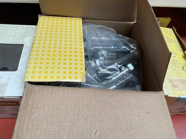 Dozen schroeven en bouten - afbeelding 6 van  7