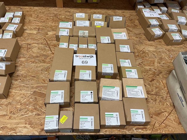 Dozen schroeven en houtschroeven - afbeelding 1 van  7