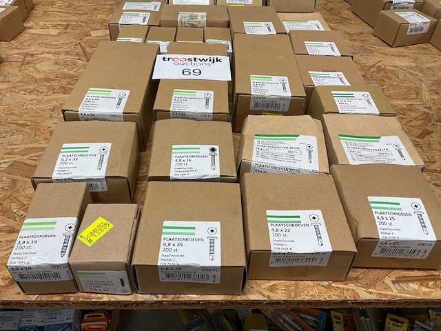 Dozen schroeven en houtschroeven - afbeelding 2 van  7