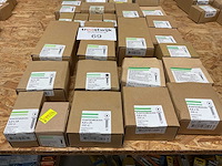 Dozen schroeven en houtschroeven - afbeelding 2 van  7