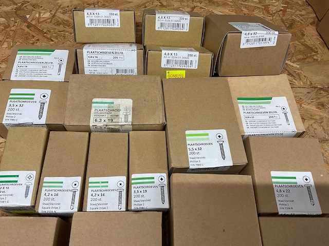Dozen schroeven en houtschroeven - afbeelding 5 van  7
