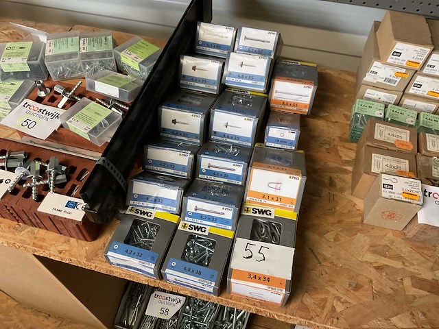 Dozen schroeven krammen nagels - afbeelding 1 van  7