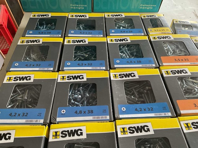 Dozen staalnagels en schroeven - afbeelding 3 van  7