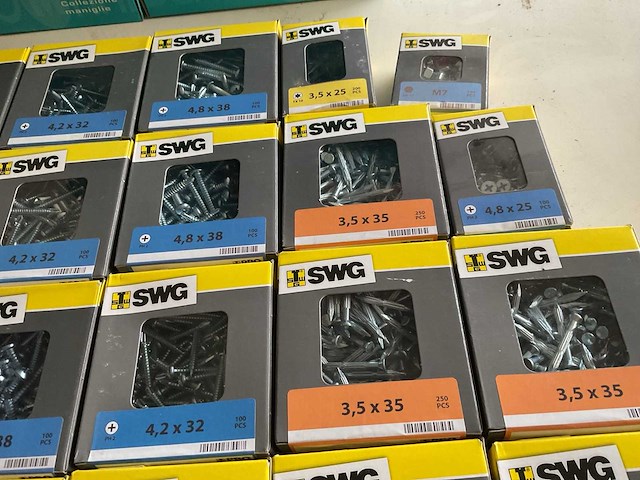 Dozen staalnagels en schroeven - afbeelding 4 van  7
