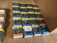 Dozen staalnagels en schroeven - afbeelding 1 van  8