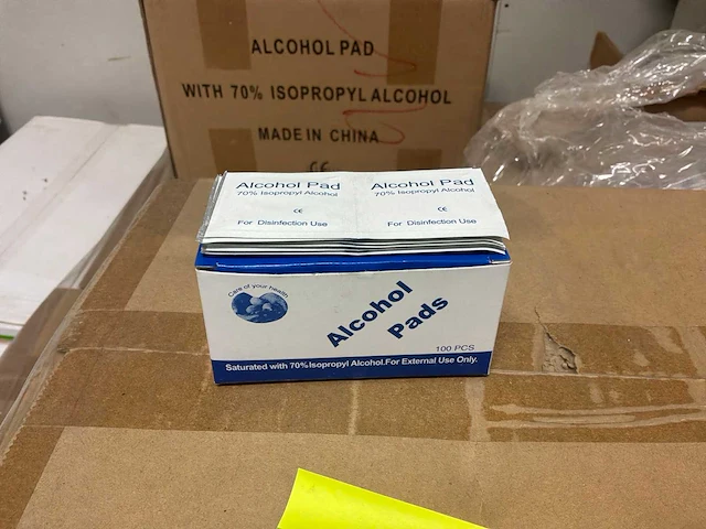 Dozen van 50 boxes met 100p alcoholpads (15xp) - afbeelding 2 van  4