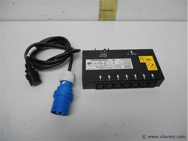 Dpi universal rack pdu ibm 9306-rtp - afbeelding 1 van  1