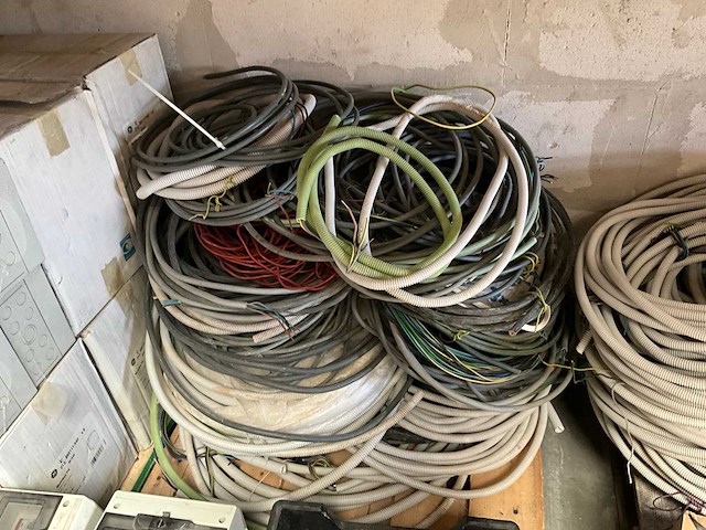 Draad, kabels & snoeren - afbeelding 6 van  13