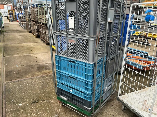 Draadcontainer + inhoud - afbeelding 1 van  1