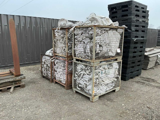 Draadcontainer met bigbags (5x) - afbeelding 1 van  5