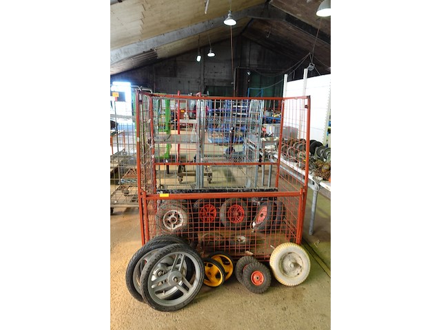 Draadkooi met diverse wielen - afbeelding 1 van  5