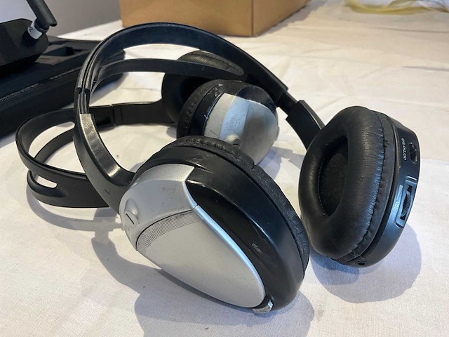 Draadloze hoofdtelefoon (30x) - afbeelding 1 van  4