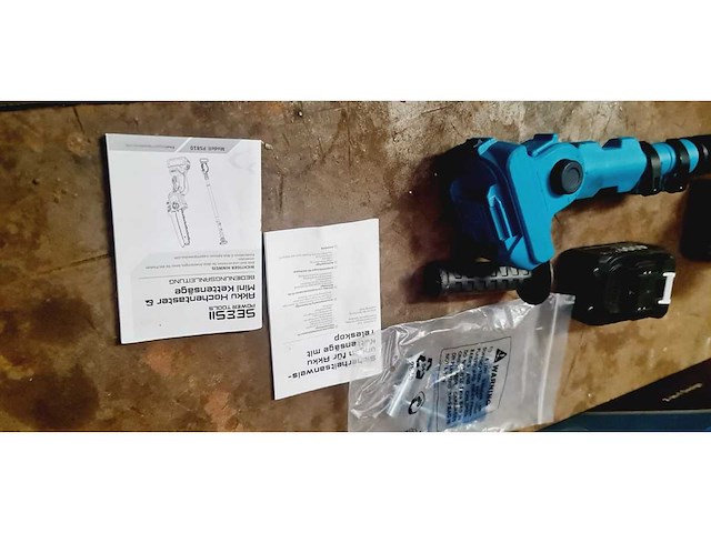 Draadloze kettingzaag met telescopische steel - afbeelding 5 van  10