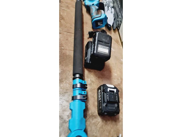 Draadloze kettingzaag met telescopische steel - afbeelding 8 van  10