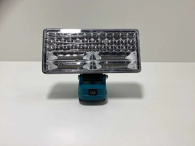 Draadloze led werk- bouwlamp - geschikt voor makita 18v accu’s - 1200lm - afbeelding 1 van  10