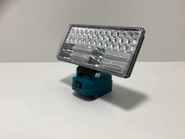 Draadloze led werk- bouwlamp - geschikt voor makita 18v accu’s - 1200lm - afbeelding 3 van  10