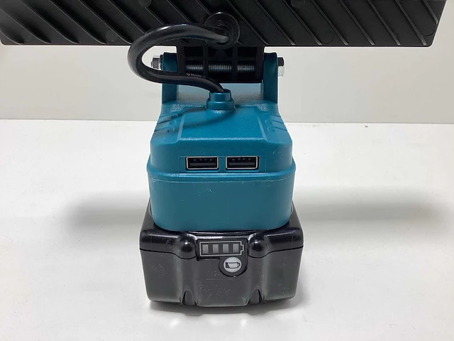 Draadloze led werk- bouwlamp - geschikt voor makita 18v accu’s - 1200lm - afbeelding 8 van  10