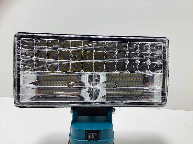 Draadloze led werk- bouwlamp - geschikt voor makita 18v accu’s - 1200lm - afbeelding 9 van  10