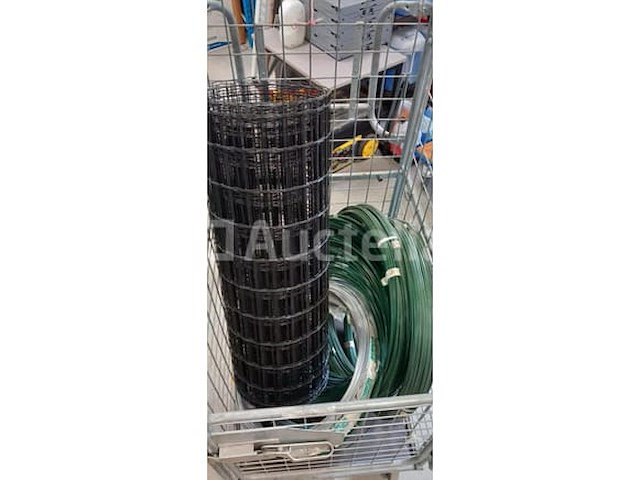 Draadspoelen & draadgaas voor het hek - afbeelding 2 van  3