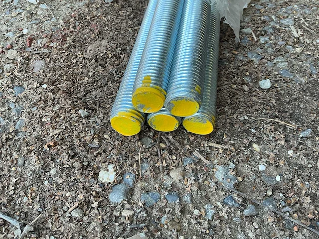 Draadstang 100cm m24 bekistingsmateriaal (25x) - afbeelding 2 van  2