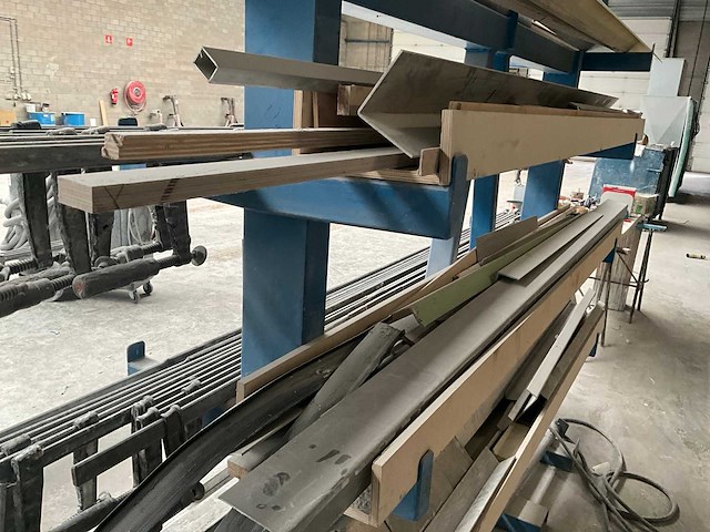 Draagarmstelling en werktafel - afbeelding 2 van  16