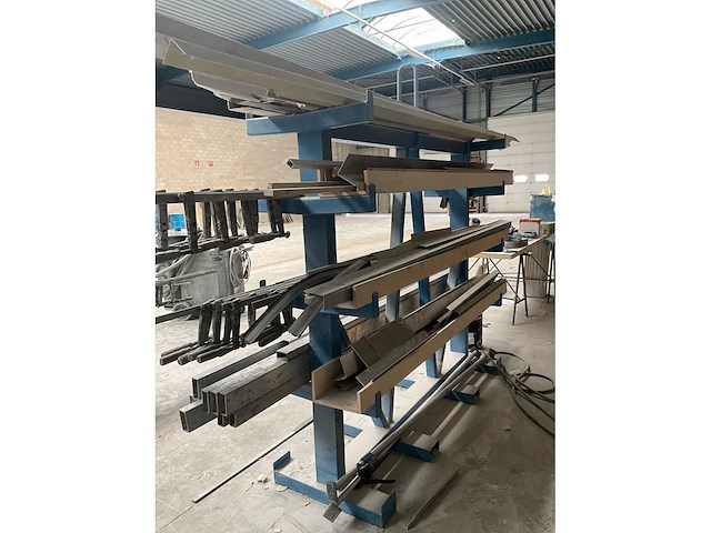 Draagarmstelling en werktafel - afbeelding 15 van  16