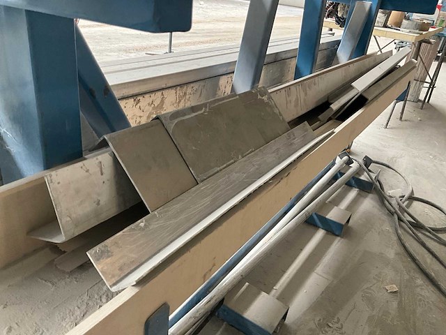 Draagarmstelling en werktafel - afbeelding 16 van  16