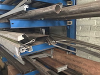 Draagarmstelling enkelvoudig met inhoud