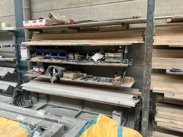 Draagarmstelling met inhoud (4x) - afbeelding 10 van  14