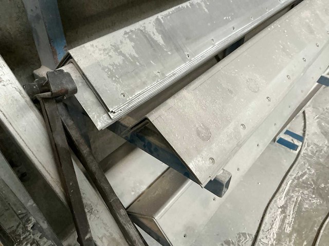 Draagarmstelling met inhoud (4x) - afbeelding 12 van  14