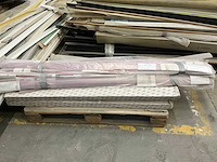 Draagarmstelling met inhoud (7x) - afbeelding 1 van  10