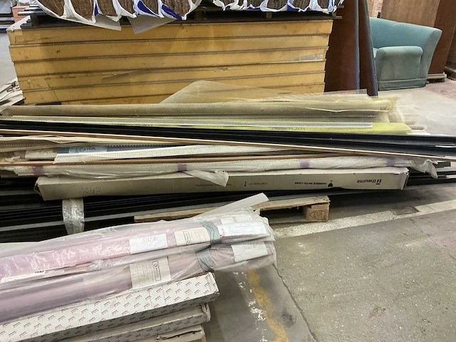 Draagarmstelling met inhoud (7x) - afbeelding 14 van  24