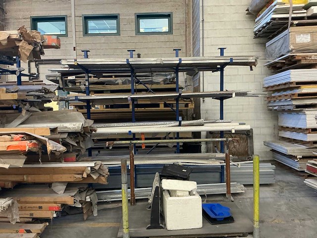 Draagarmstelling met inhoud (7x) - afbeelding 17 van  24